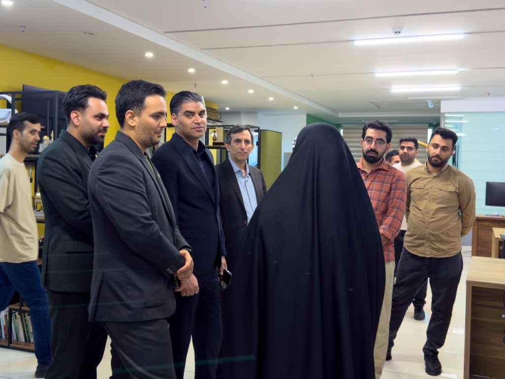 تشکیل جلسه و بازدید پیمان حدادی مدیرعامل باشگاه پرسپولیس و هیات همراه از هلدینگ تبلیغاتی رسانه ای خبرفوری